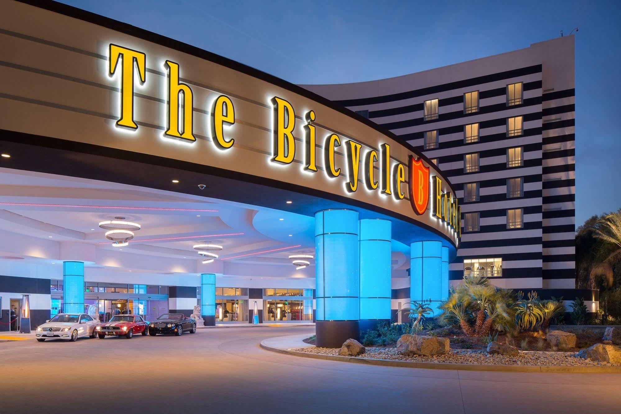 فندق حدائق بيلفي  Parkwest Bicycle Casino المظهر الخارجي الصورة